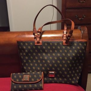 NWOT DOONEY & BURKE authentic purse & wallet